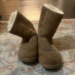 UGG Classic Women's Shearling-Lined Suede Boots - Chestnut Brown size 8